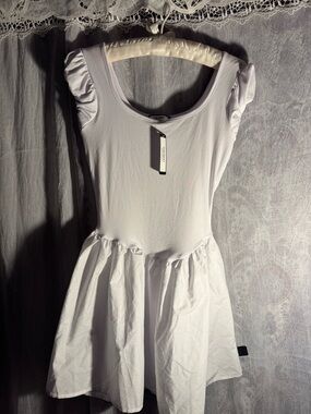 Discreet New York City flare white dress